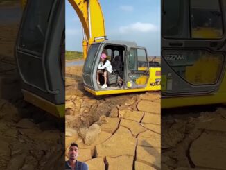 #excavator #facts #mining #news #shortsfeed #construction #railway #funny