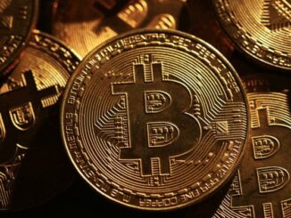 Bitcoin dominance dips to 23.6 fib level, signals potential altcoin rotation